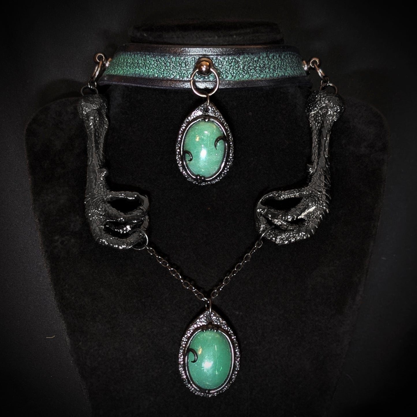 Green Aventurine Choker with Chicken Claws