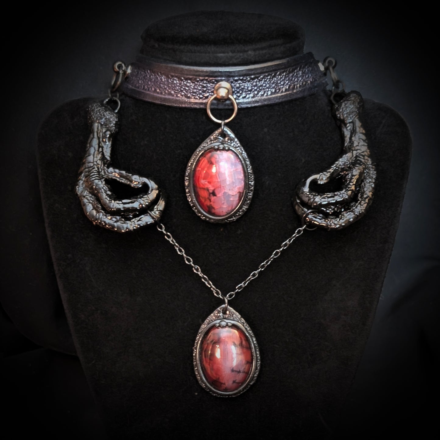 Dragon's Vein Agate Choker with Chicken Claws