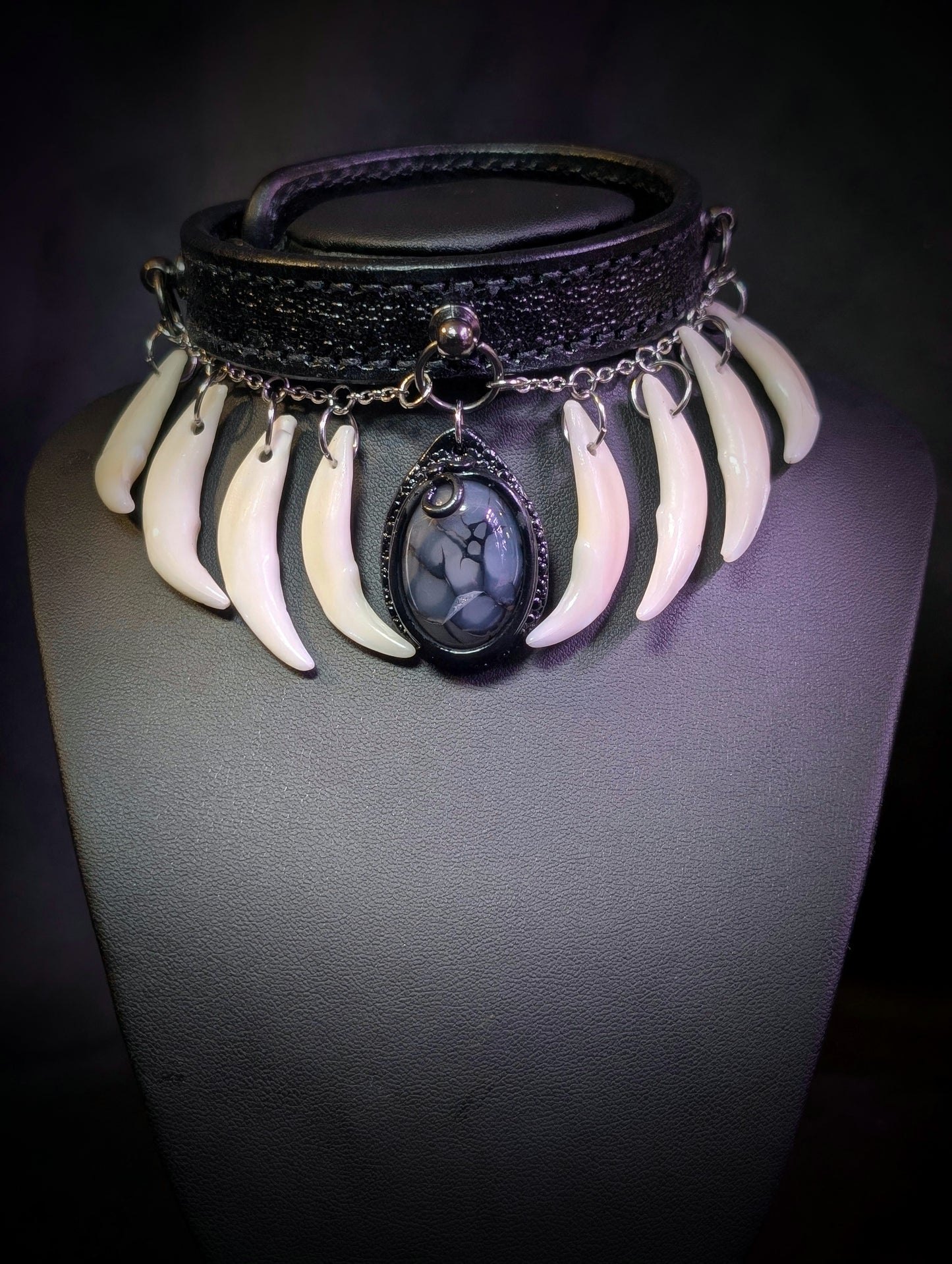 Coyote canine choker with dragon vein agate